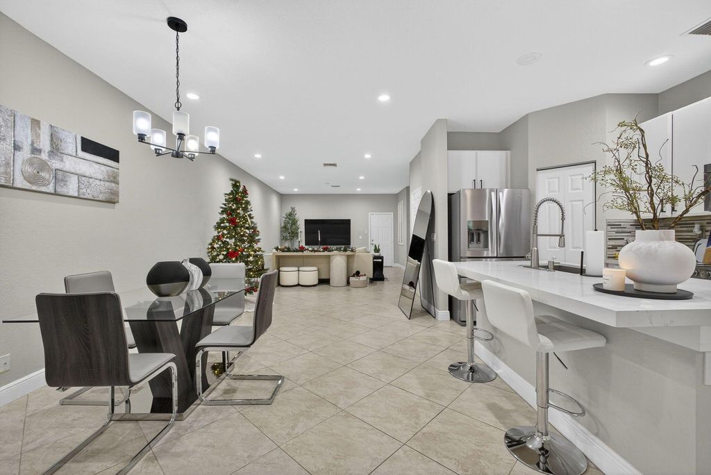 4991 Bonsai Circle #105, Palm Beach Gardens, FL 33418