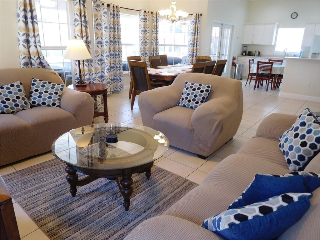 Image 14 of property listing at 422 VISTA DRIVE, Davenport, FL 33897