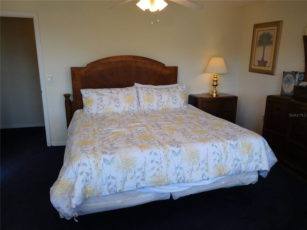 Image 24 of property listing at 422 VISTA DRIVE, Davenport, FL 33897