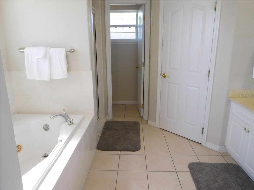 Image 25 of property listing at 422 VISTA DRIVE, Davenport, FL 33897