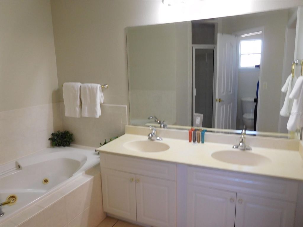 Image 30 of property listing at 422 VISTA DRIVE, Davenport, FL 33897