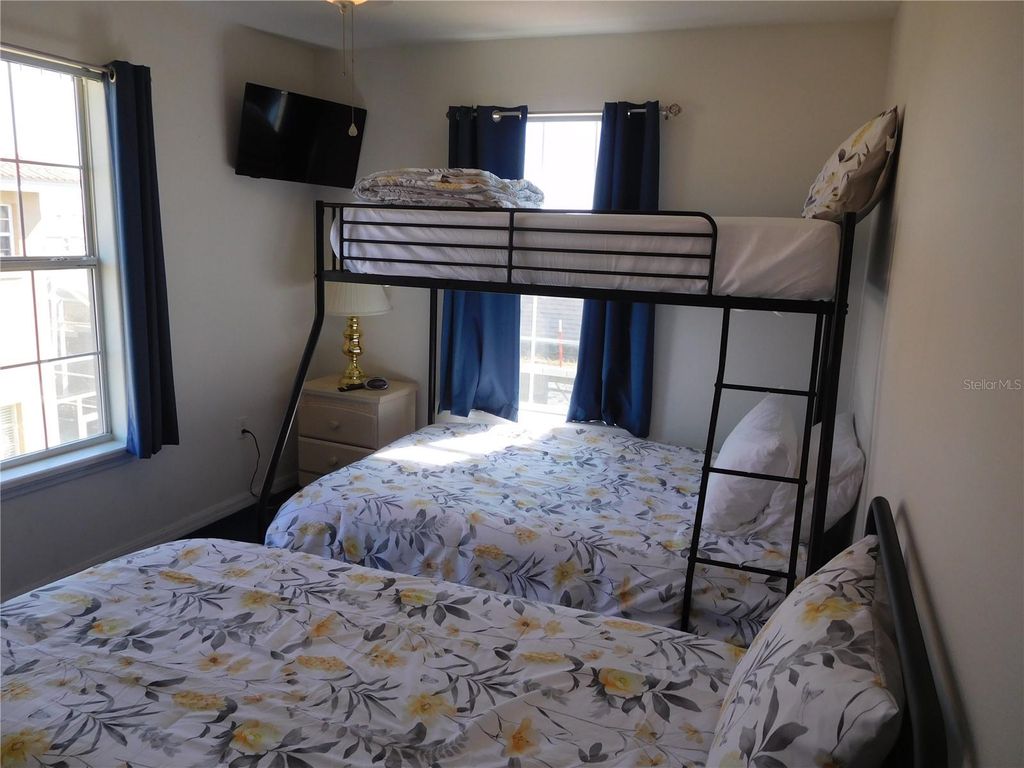 Image 31 of property listing at 422 VISTA DRIVE, Davenport, FL 33897