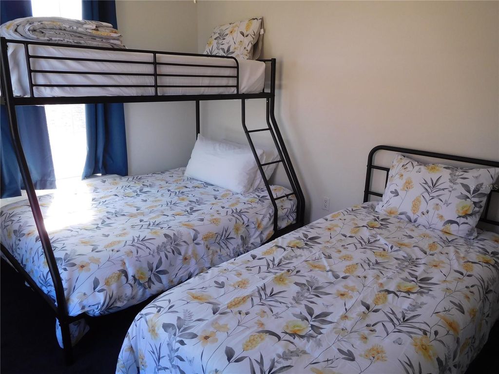 Image 32 of property listing at 422 VISTA DRIVE, Davenport, FL 33897