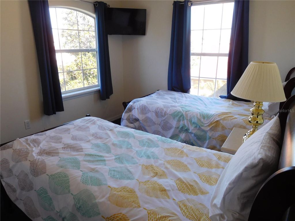 Image 36 of property listing at 422 VISTA DRIVE, Davenport, FL 33897