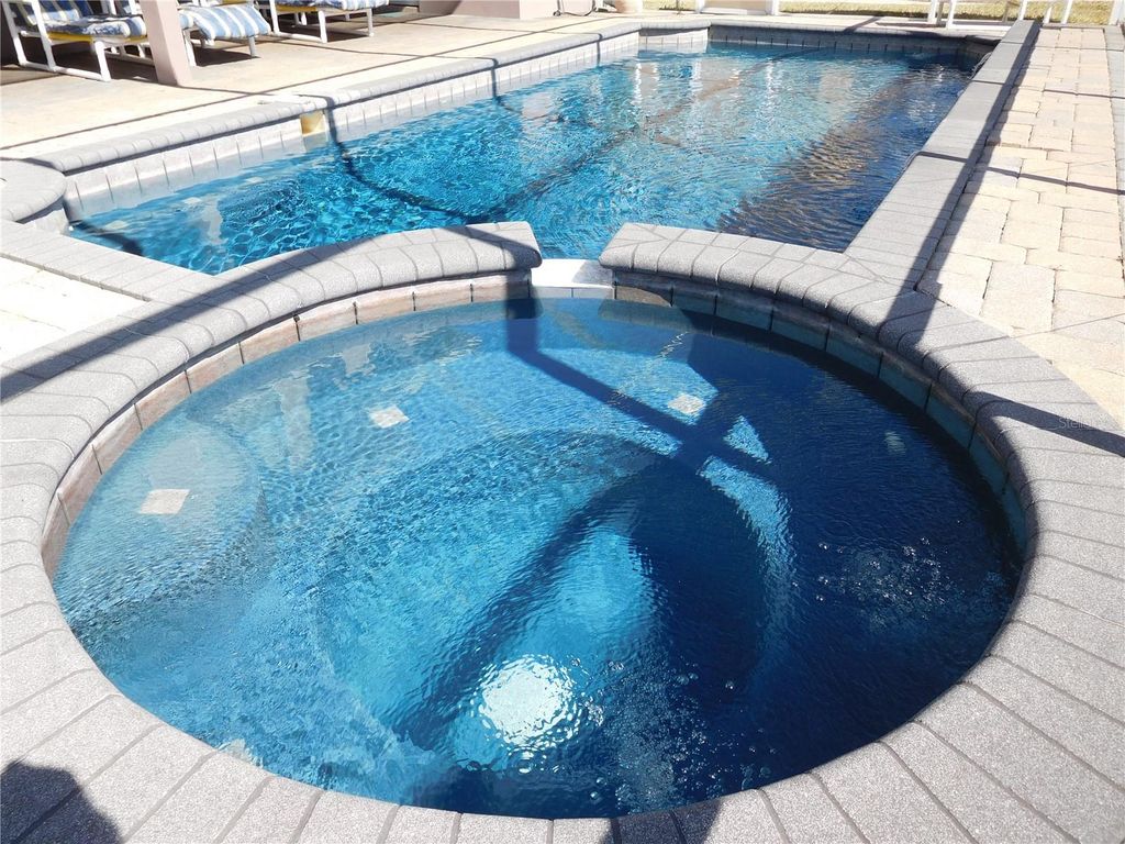 Image 38 of property listing at 422 VISTA DRIVE, Davenport, FL 33897