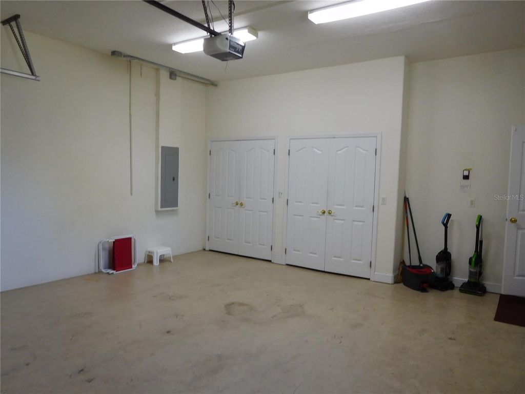 Image 44 of property listing at 422 VISTA DRIVE, Davenport, FL 33897