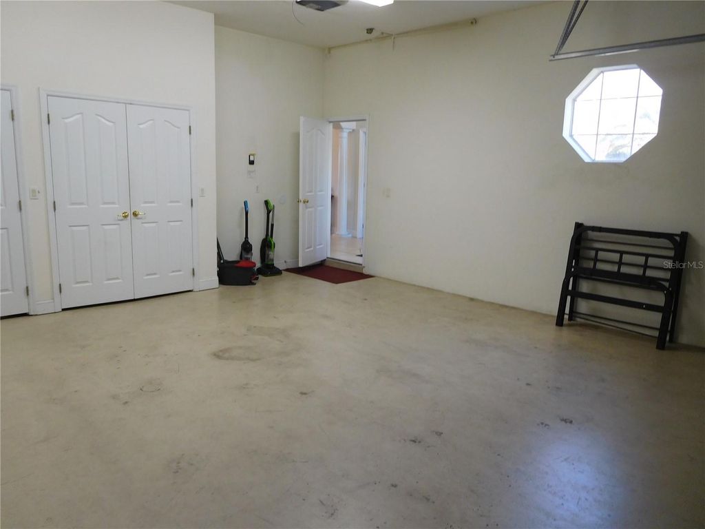 Image 45 of property listing at 422 VISTA DRIVE, Davenport, FL 33897