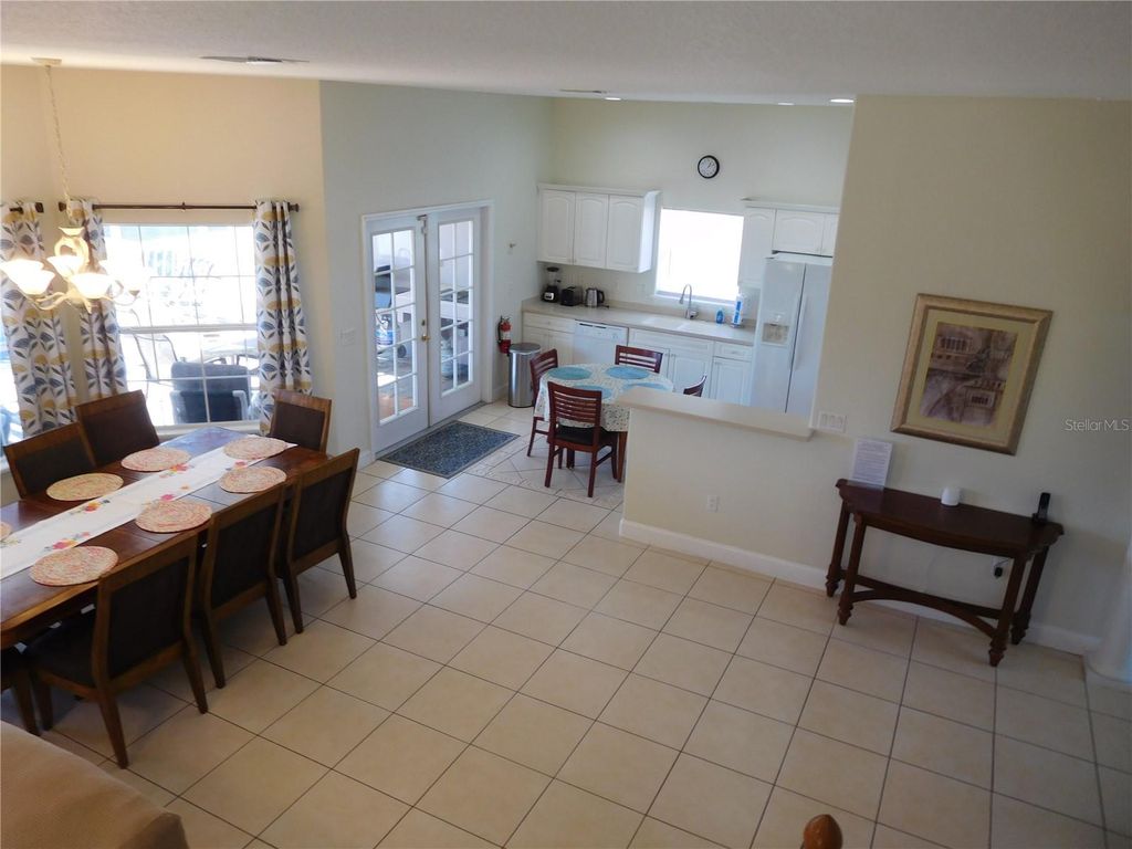Image 6 of property listing at 422 VISTA DRIVE, Davenport, FL 33897