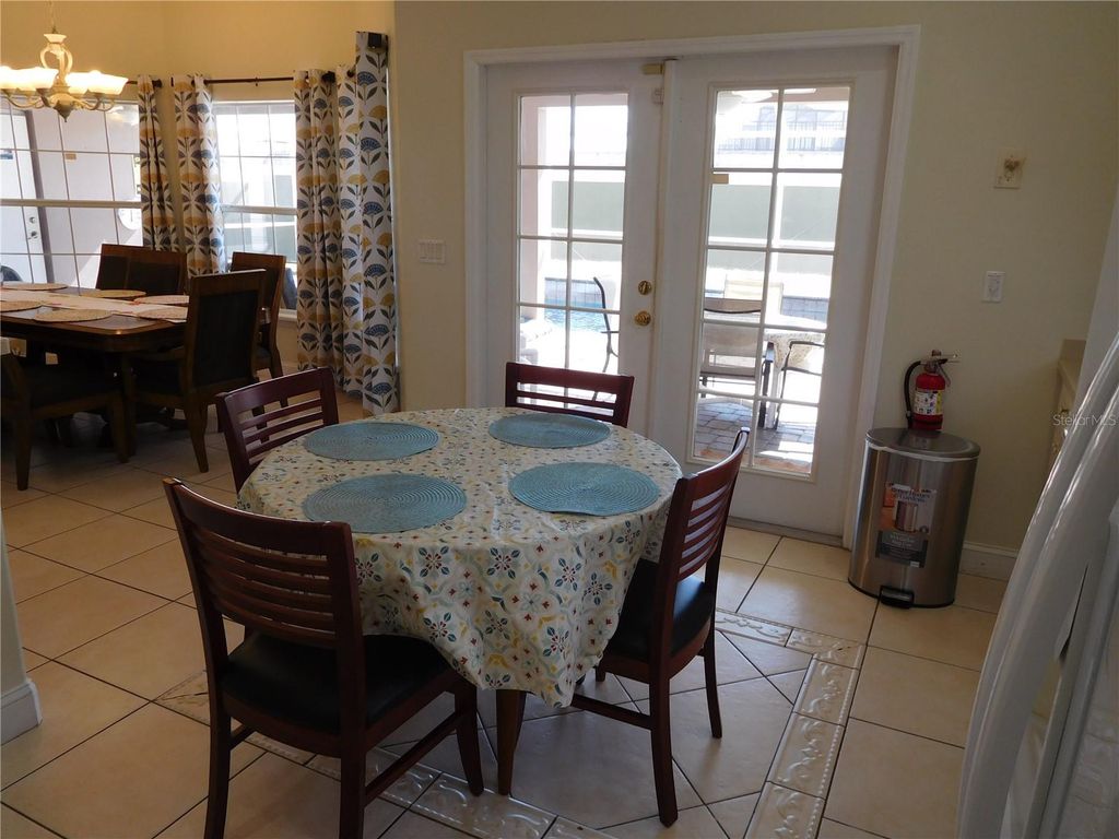 Image 9 of property listing at 422 VISTA DRIVE, Davenport, FL 33897