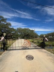 13115 N Sh 16, Poteet, TX 78065