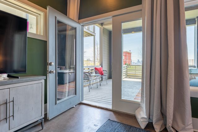 22 Fern Ave, Nashville, TN 37207