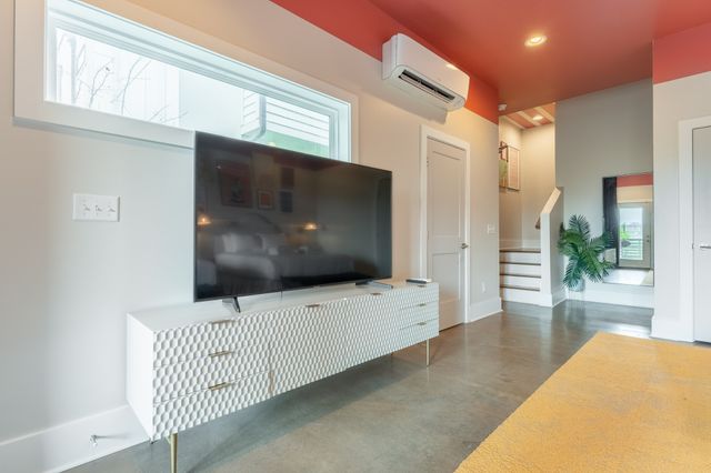 22 Fern Ave, Nashville, TN 37207