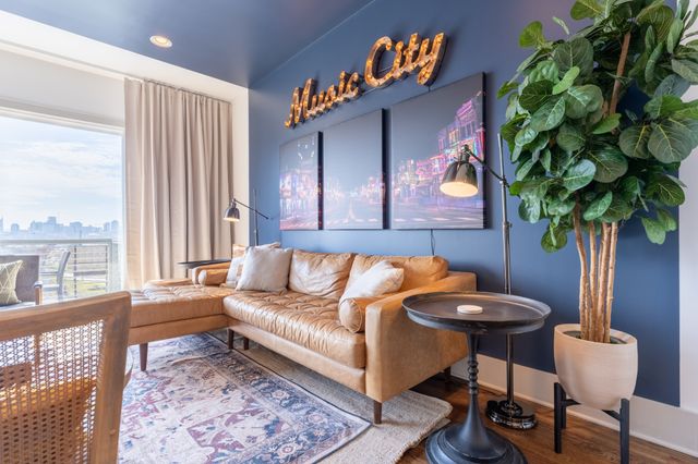 22 Fern Ave, Nashville, TN 37207