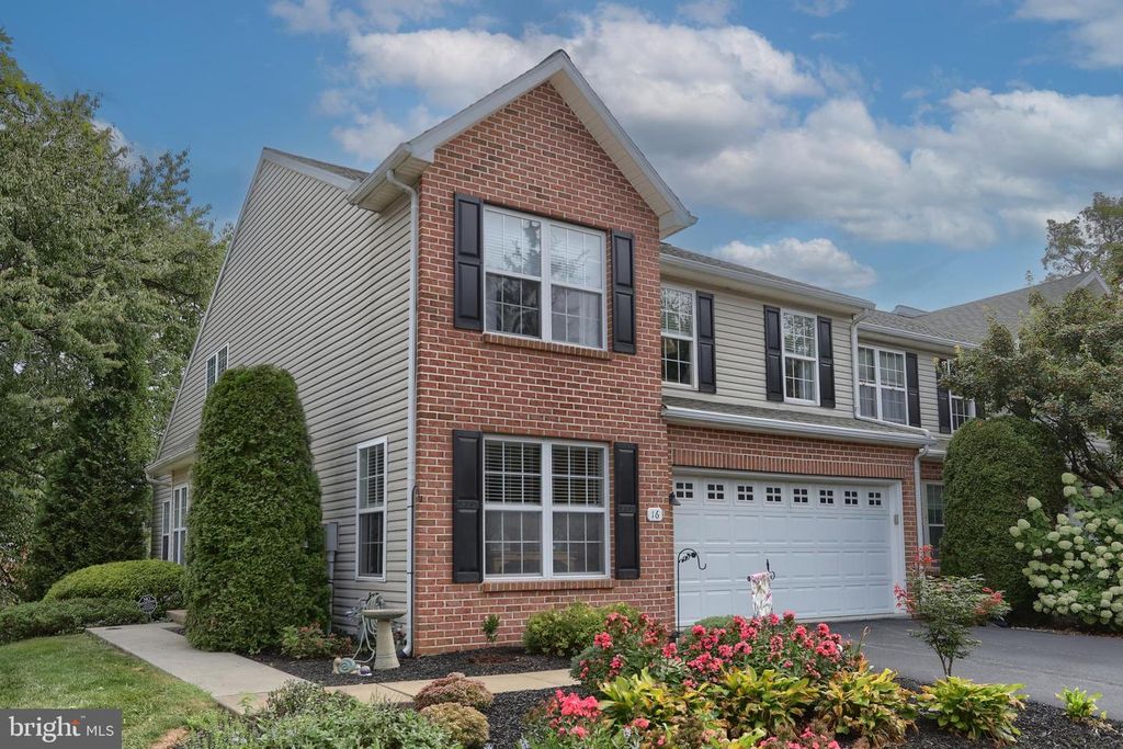 16 PARKSIDE DR, Lebanon, PA 17042