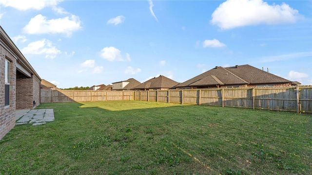 2305 SW Worthington Avenue, Bentonville, AR 72713