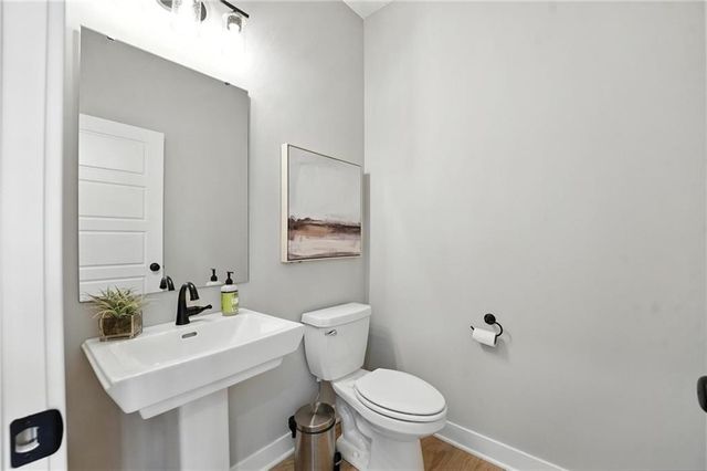 907 SW Bluebird Lane, Oak Grove, MO 64075