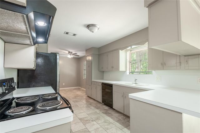 427 Sunnyside Street, Huntsville, TX 77320