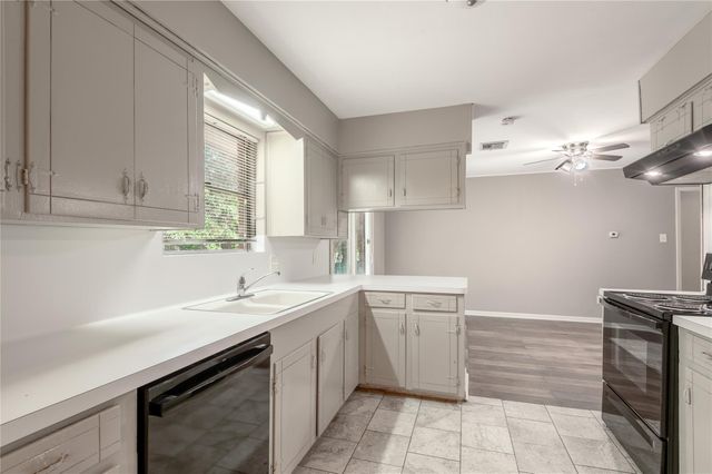 427 Sunnyside Street, Huntsville, TX 77320