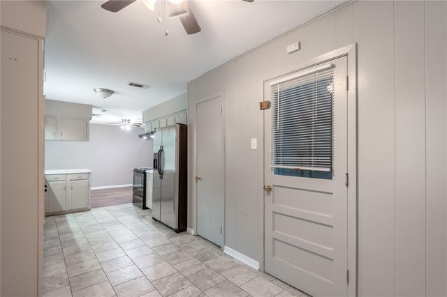 427 Sunnyside Street, Huntsville, TX 77320