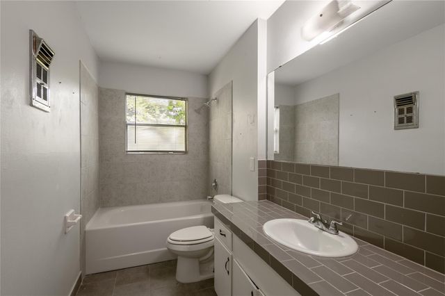 427 Sunnyside Street, Huntsville, TX 77320