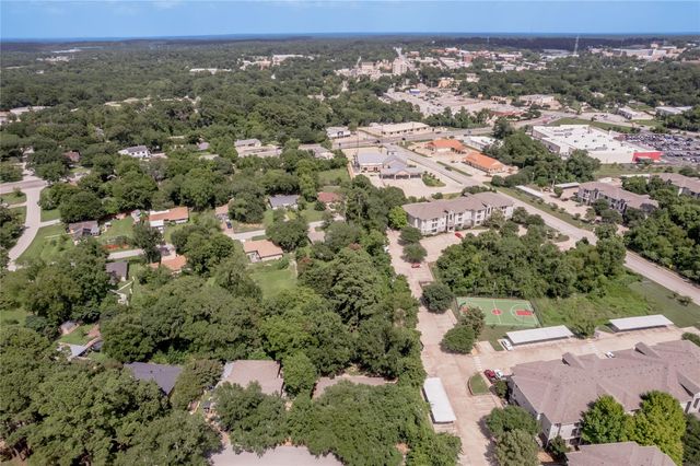 427 Sunnyside Street, Huntsville, TX 77320