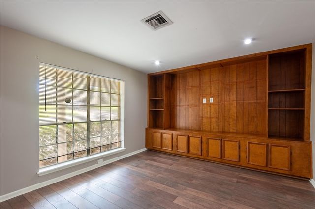 427 Sunnyside Street, Huntsville, TX 77320