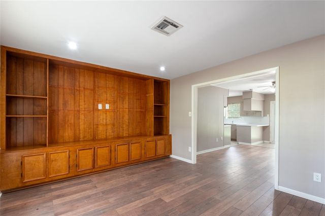 427 Sunnyside Street, Huntsville, TX 77320