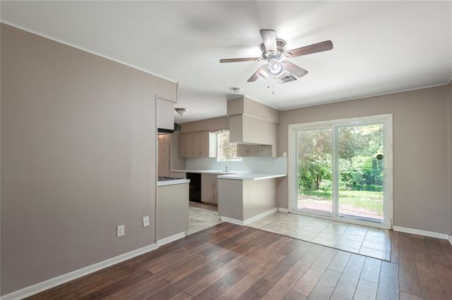 427 Sunnyside Street, Huntsville, TX 77320