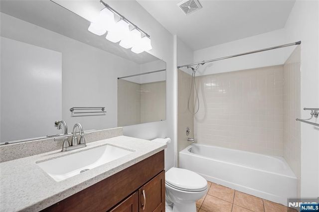 581 Holly Court, Mahwah, NJ 07430