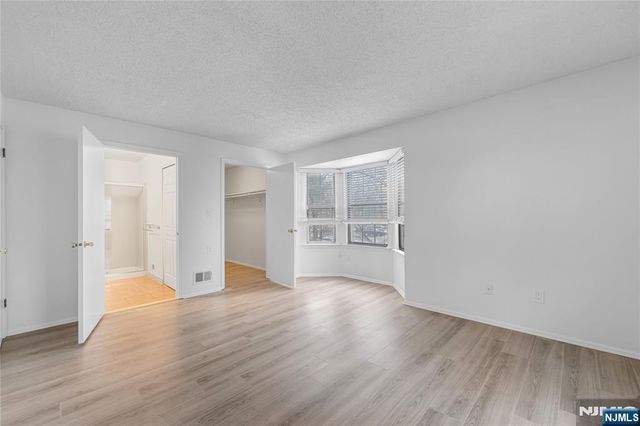 581 Holly Court, Mahwah, NJ 07430