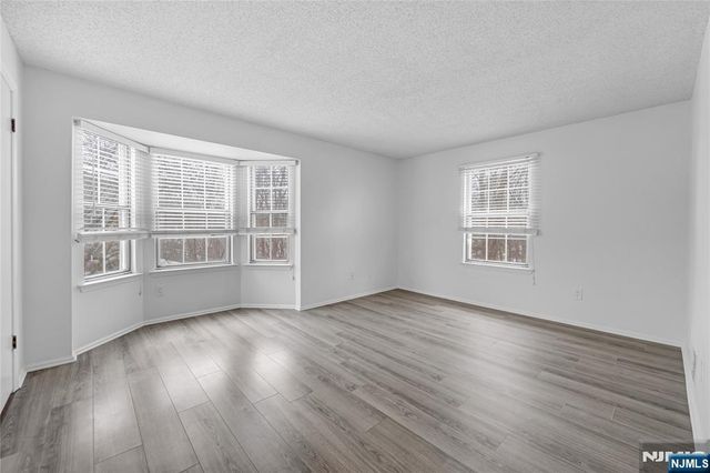 581 Holly Court, Mahwah, NJ 07430