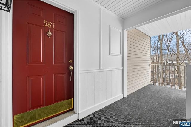 581 Holly Court, Mahwah, NJ 07430