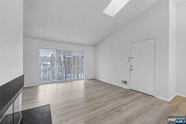 581 Holly Court, Mahwah, NJ 07430