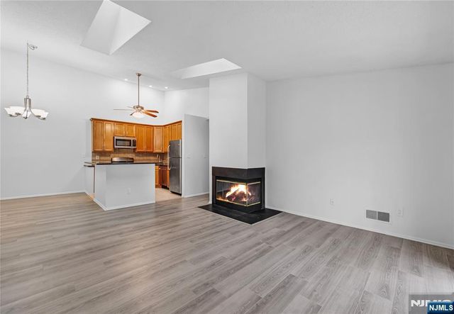 581 Holly Court, Mahwah, NJ 07430