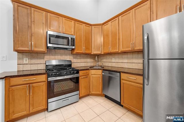 581 Holly Court, Mahwah, NJ 07430