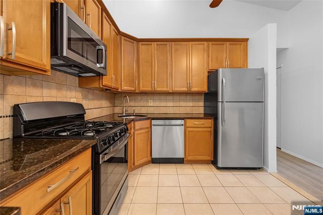 581 Holly Court, Mahwah, NJ 07430