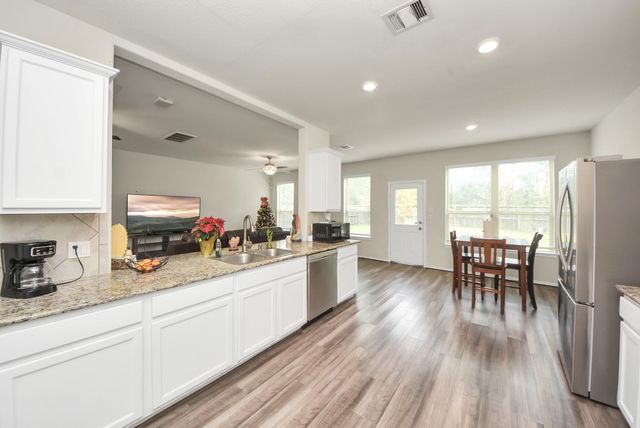 6050 Oakland Bluff Lane, Porter, TX 77365