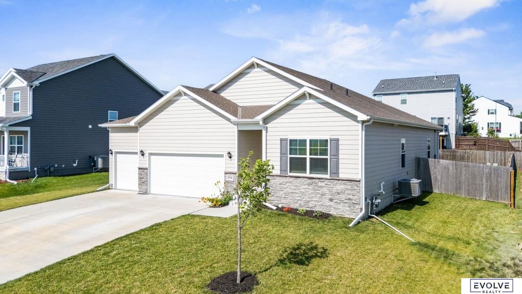 8506 S 63rd Street, Papillion, NE 68157
