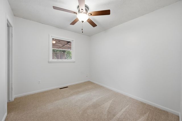 5601 E 39th St N, Bel Aire, KS 67220