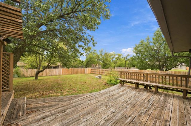 5601 E 39th St N, Bel Aire, KS 67220