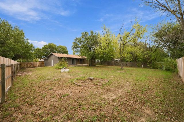 5601 E 39th St N, Bel Aire, KS 67220