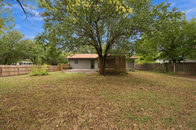 5601 E 39th St N, Bel Aire, KS 67220