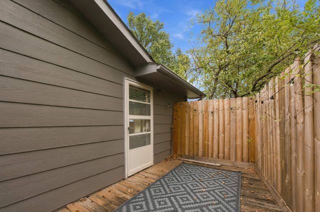 5601 E 39th St N, Bel Aire, KS 67220