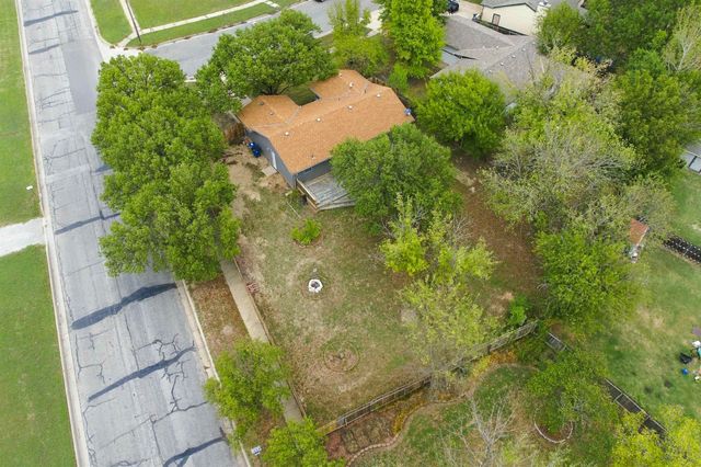 5601 E 39th St N, Bel Aire, KS 67220