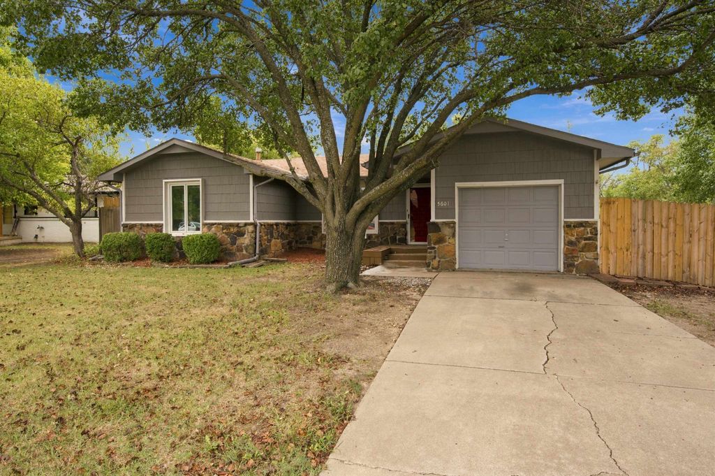 5601 E 39th St N, Bel Aire, KS 67220