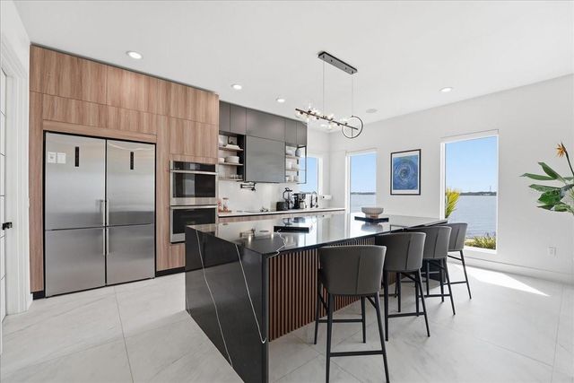 2175 S TROPICAL TRAIL, Merritt Island, FL 32952