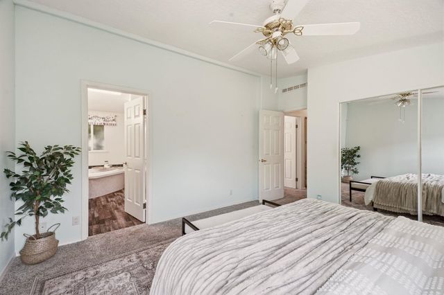 1001 W Sunny Creek Cir, Spokane, WA 99224