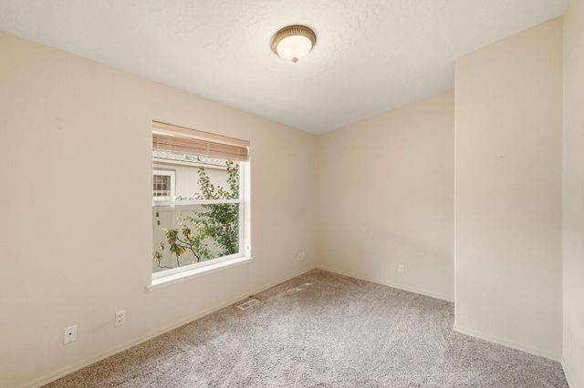 1001 W Sunny Creek Cir, Spokane, WA 99224