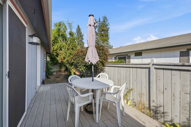 1001 W Sunny Creek Cir, Spokane, WA 99224