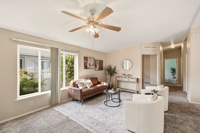 1001 W Sunny Creek Cir, Spokane, WA 99224